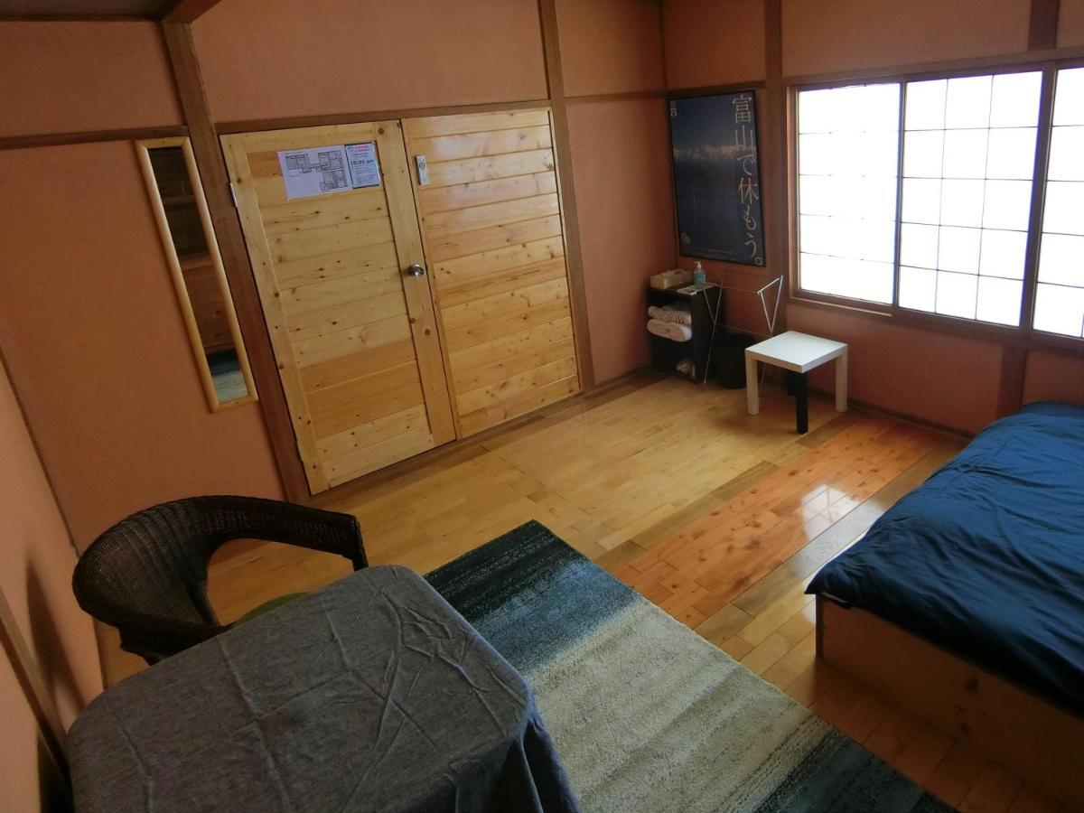 Shirokuma Inn Toyama Station Buitenkant foto